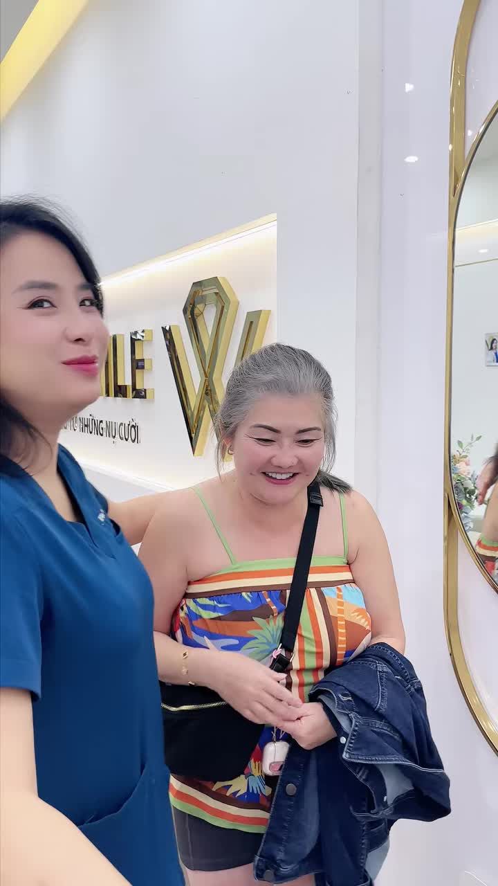 Không qua một lời giới thiệu nào, chị Lan Phương quyết định trao gửi nụ cười của mình đơn giản vì cảm nhận được nét chân thật và tinh thần làm nghề tử tế trong từng sản phẩm Win Smile đăng tải