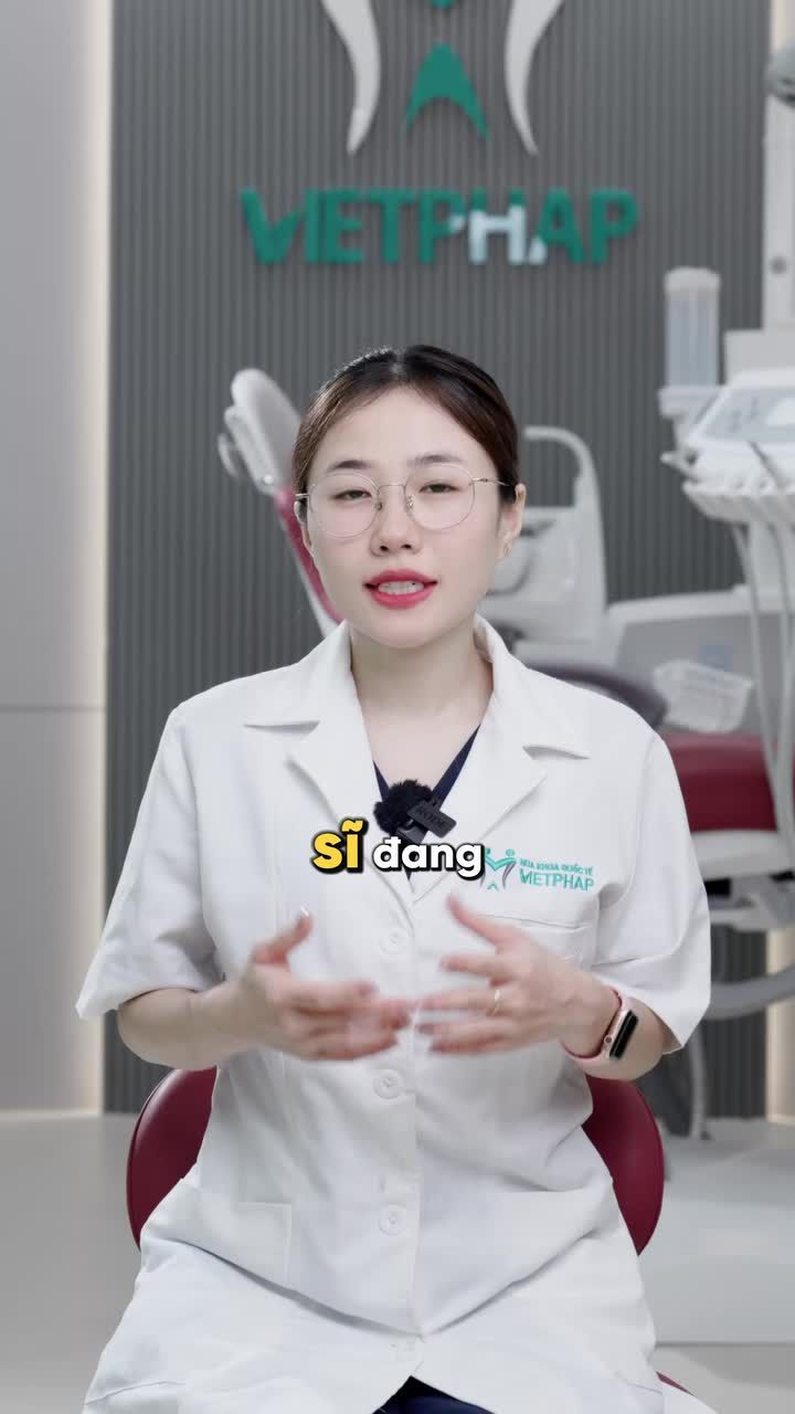 VÌ SAO RĂNG KHỂNH LẠI GẮN MẮC CÀI SAU CÁC RĂNG?
