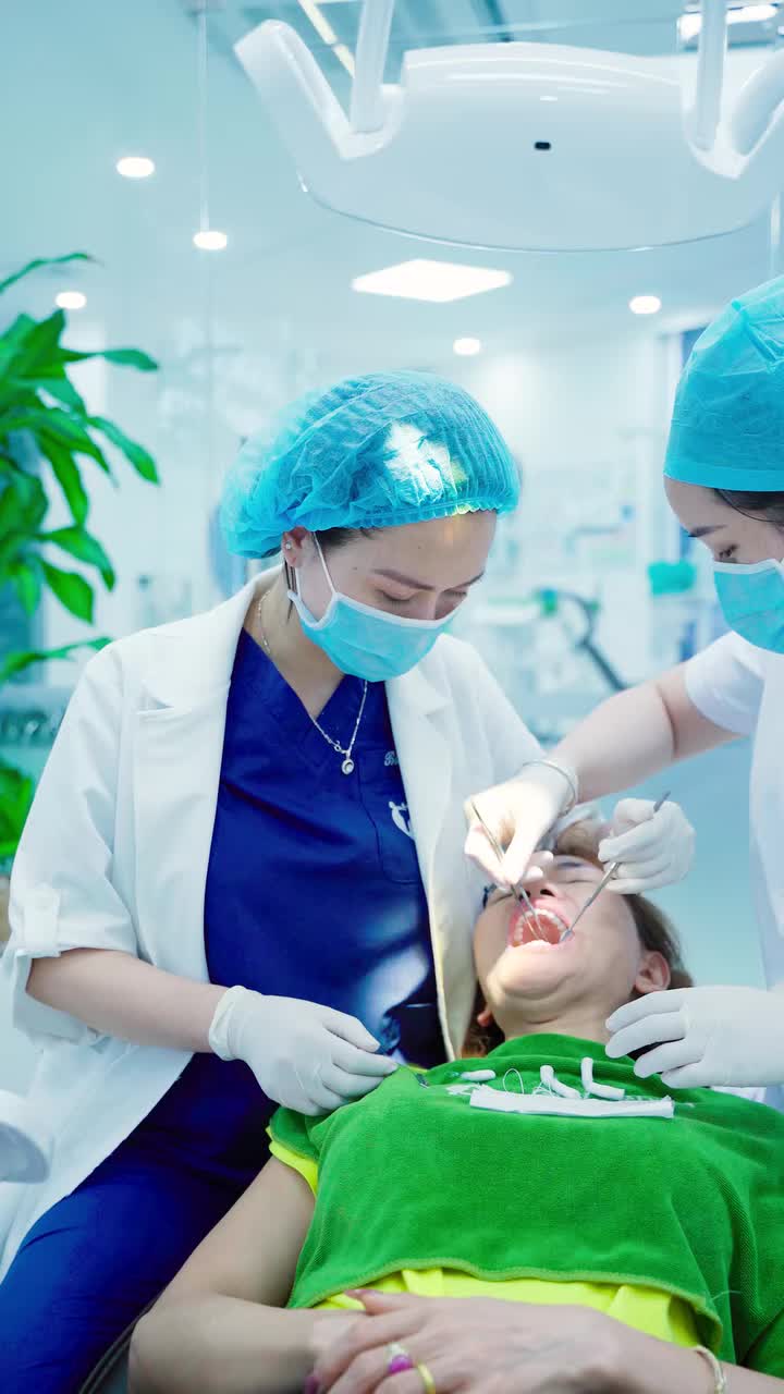 TÂN TRANG LẠI HÀM RĂNG, LẤY LẠI NỤ CƯỜI TỰ TIN CHO CHỊ VƯỢNG