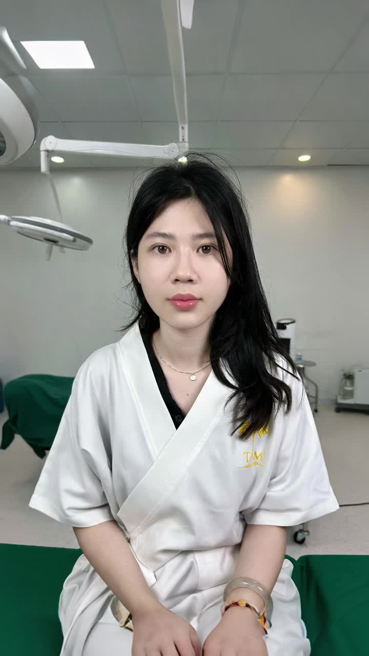 Công thức đang được lan truyền trên thành phố sợi chỉ  "Móm thì tiêm môi, hô thì tiêm cằm" có đúng thật không ta?