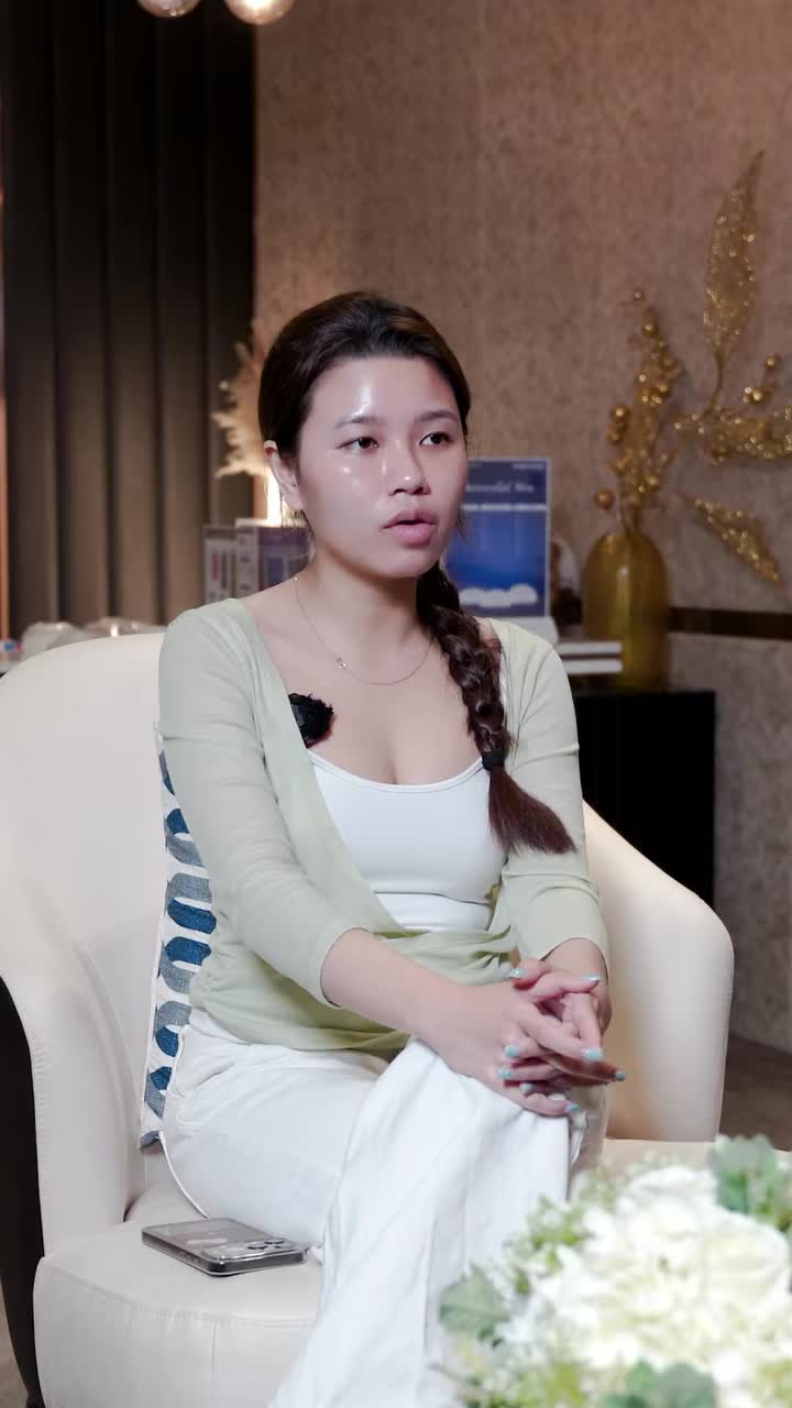 "Cả hai người đàn ông quan trọng trong cuộc đời đều ủng hộ em đi làm mí" - Khách hàng chia sẻ