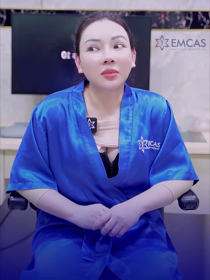 VIỆT KIỀU ÚC TRẺ RA MƯỜI TUỔI NHỜ CẤY MỠ SVF TẠI EMCAS