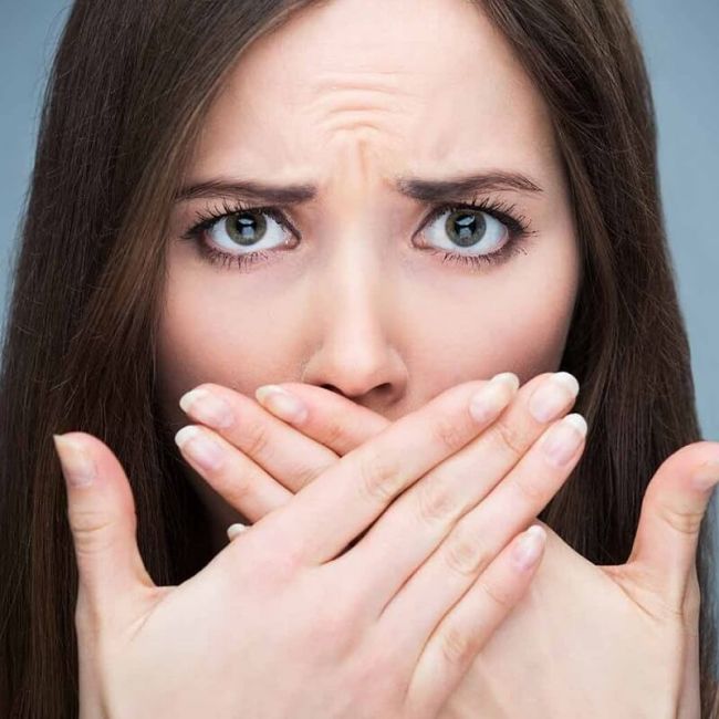 Trồng răng Implant có gây ra hôi miệng không? Cách khắc phục
