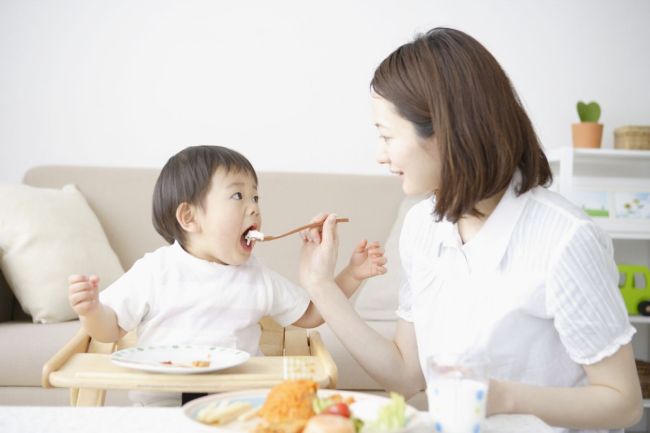 Cách cho bé ăn yến đúng cách - 10/22.