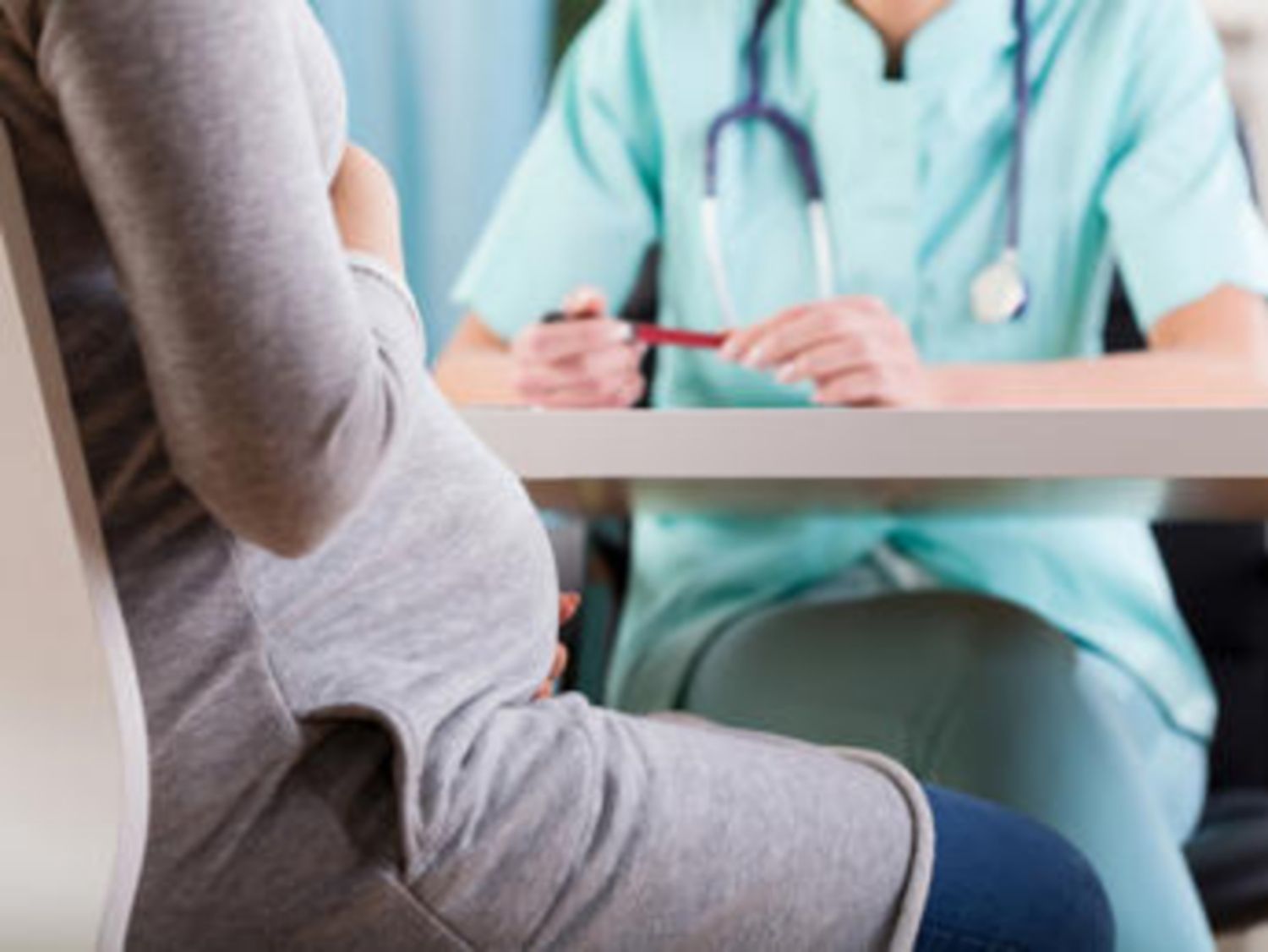 Bà bầu bị HIV ảnh hưởng như nào đến các lựa chọn sinh đẻ?