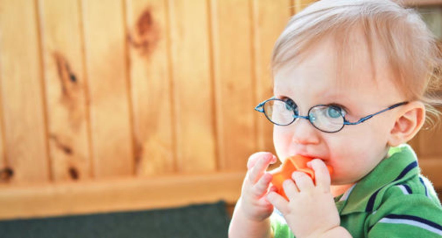 Báo động đỏ: các dấu hiệu cho thấy bé có thể mắc vấn đề về thị giác