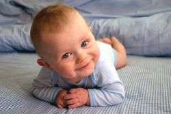 Trẻ bị chứng vẹo cổ