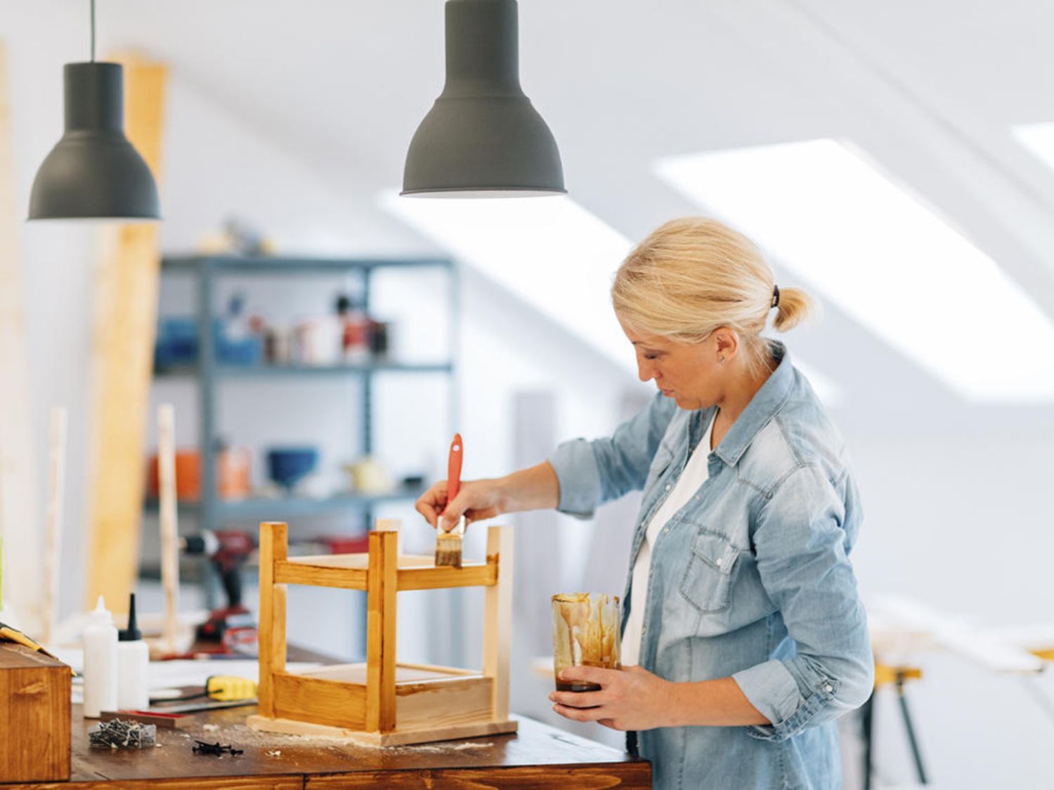 Có nên sơn sửa, làm mới lại đồ nội thất khi mang thai không?