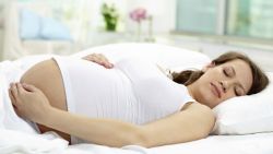 Có nên nằm ngửa khi đang mang bầu không?