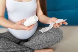Dùng thuốc ngủ bằng thảo dược khi đang mang thai có an toàn không?