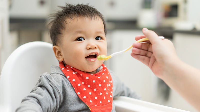 Dinh dưỡng và ăn dặm cho trẻ 7 tháng tuổi