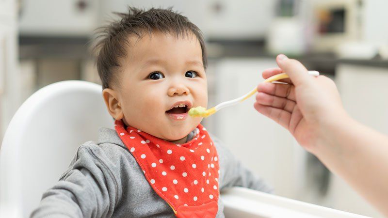 Dinh dưỡng và ăn dặm cho trẻ 7 tháng tuổi
