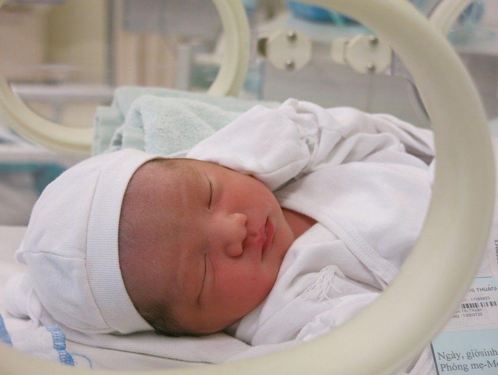 Bảng cân nặng chuẩn của bé sinh non