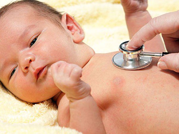 Nguyên nhân và cách chăm sóc trẻ sơ sinh bị viêm đường ruột