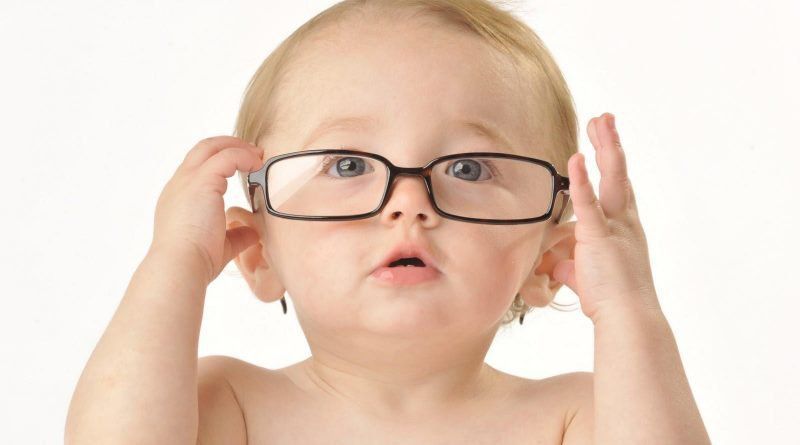 Cách chăm sóc mắt cho trẻ sinh non, phòng bệnh võng mạc