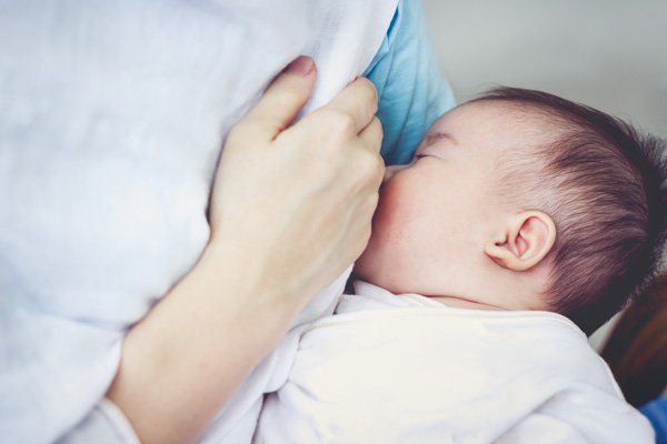 Trẻ sơ sinh ngủ ít có đáng lo?