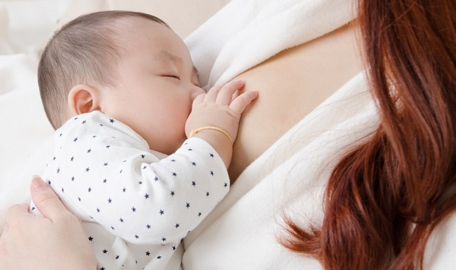 Trẻ sơ sinh ngủ nhiều có đáng lo?