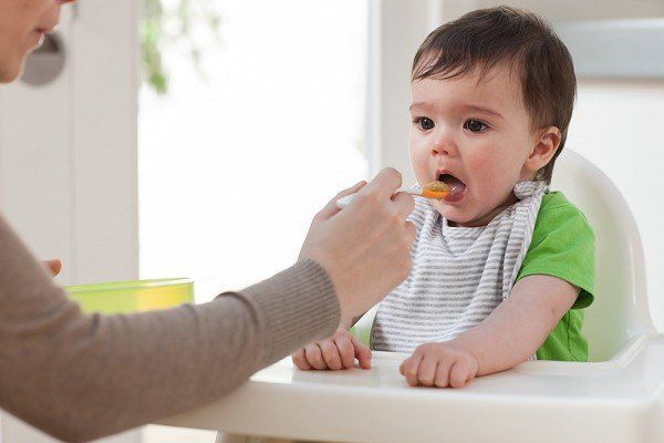 Phân biệt dấu hiệu sốt mọc răng ở trẻ sơ sinh với sốt bệnh