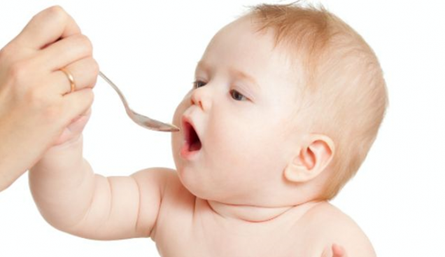 Hướng dẫn bù nước cho trẻ bị tiêu chảy