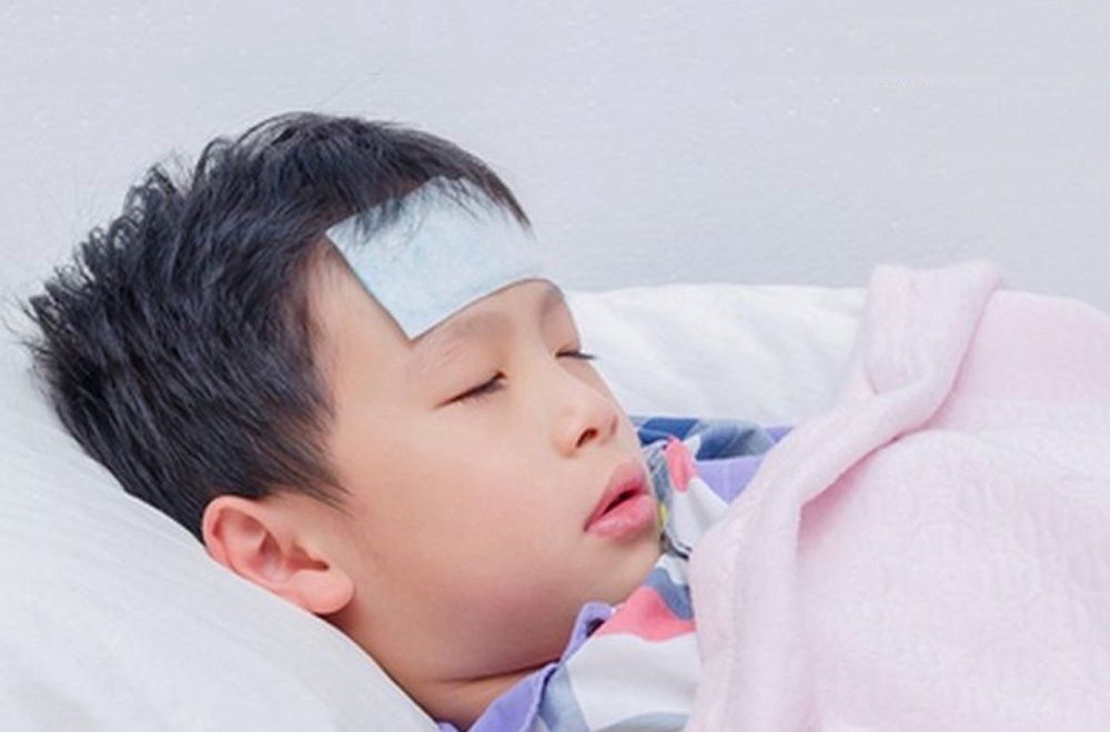 Trẻ bị chân tay miệng có cần bôi xanh methylen?