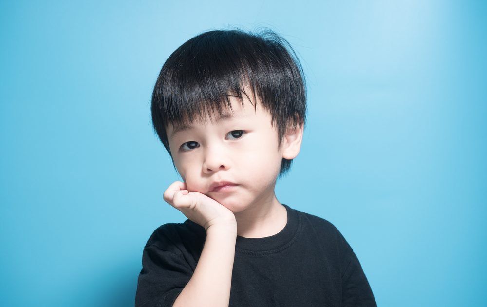 Vì sao trẻ mắc quai bị nên hạn chế chạy nhảy?