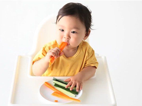 Chăm sóc trẻ biếng ăn, ăn ngậm