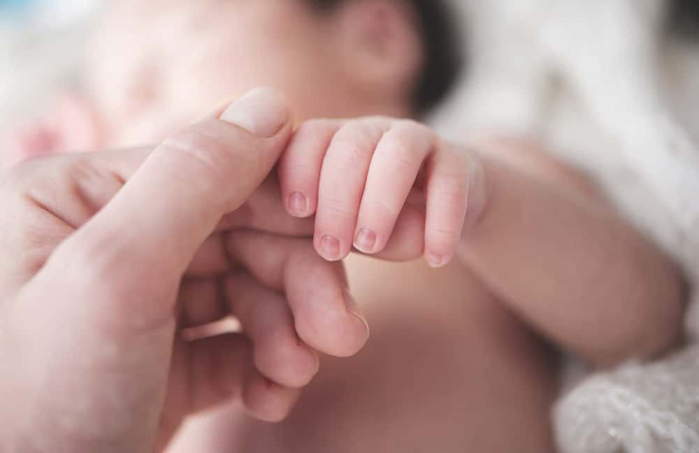 Hướng dẫn vệ sinh, sát khuẩn quần áo cho trẻ bị tay chân miệng