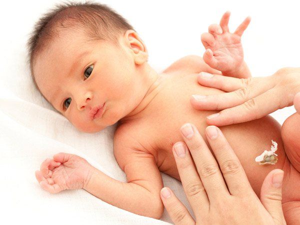 Nhận diện và xử trí nhiễm trùng rốn ở trẻ sơ sinh