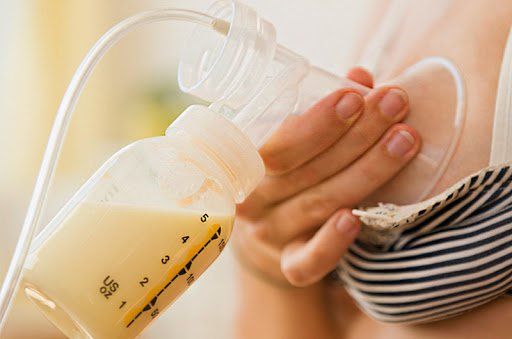 Điều gì ảnh hưởng đến mùi và vị sữa mẹ?