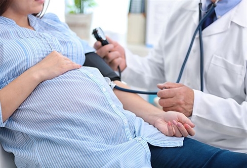 Tăng huyết áp hoặc tiền sản giật khi mang thai có nguy cơ bị huyết khối tĩnh mạch sau sinh - Bệnh viện Từ Dũ
