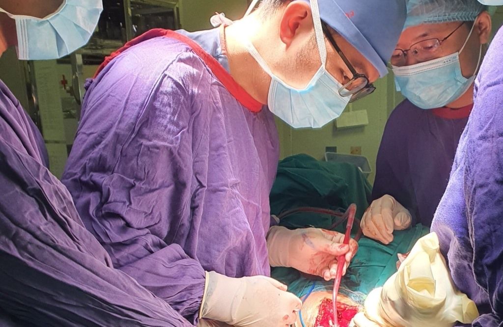 Phẫu thuật kết hợp cùng lúc 5 xương bị gãy cho nam bệnh nhân bị chấn thương nặng do tai nạn giao thông - Bệnh viện Việt Đức