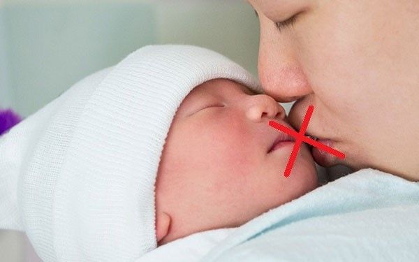 Hôn trẻ liệu có nguy hiểm? - Bệnh viện 108