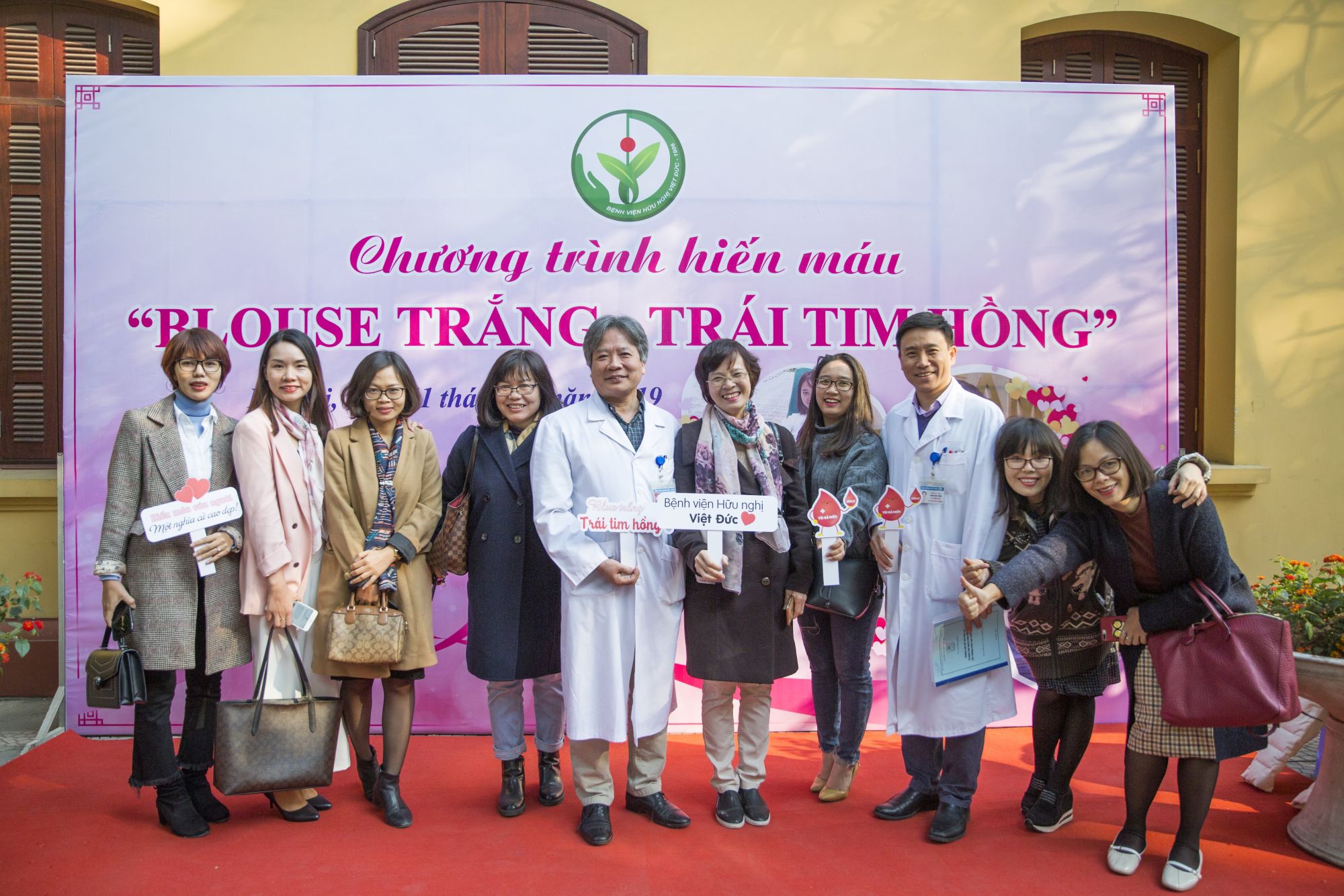 Trước khi vào phòng mổ, nhiều bác sĩ vẫn hào hứng hiến máu cứu người bệnh - Bệnh viện Việt Đức