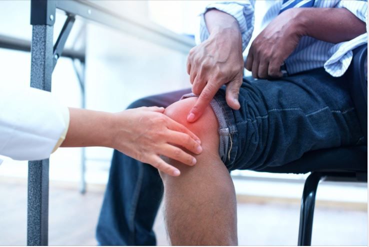 LƯU Ý NGAY 6 TRIỆU CHỨNG PHỔ BIẾN CỦA BỆNH TRÀN DỊCH KHỚP GỐI