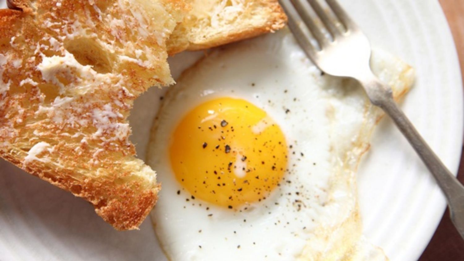 Khoa học chứng minh ăn nhiều protein trong bữa sáng giúp giảm cân