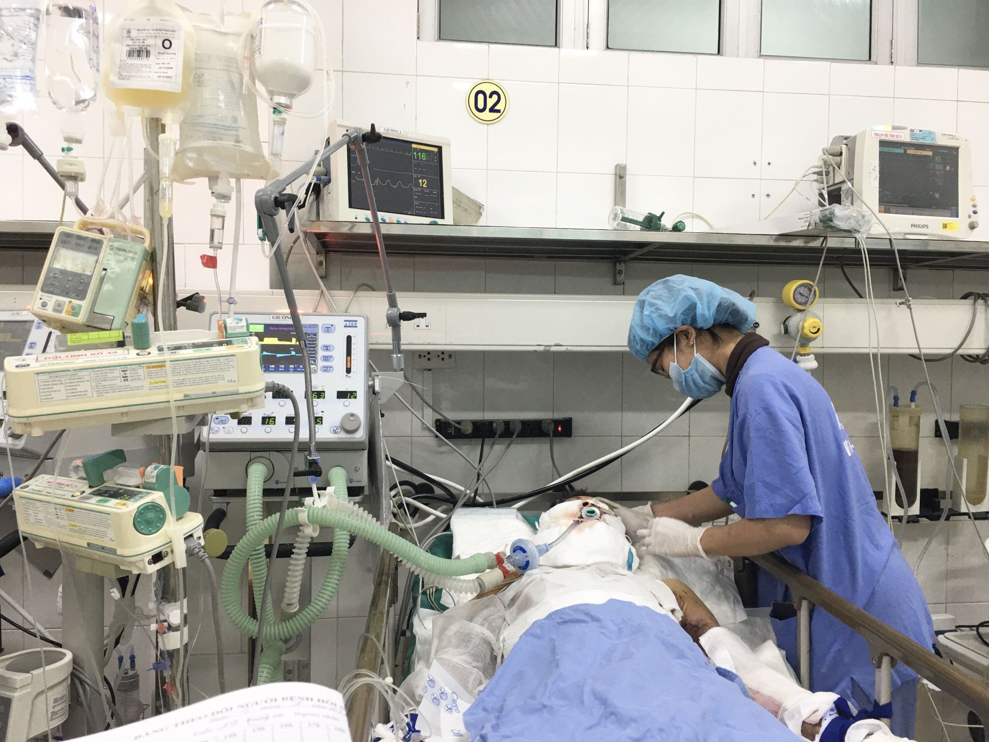 Nổ bình gas khi nấu ăn, nam thanh niên bị chấn thương nặng - Bệnh viện Việt Đức