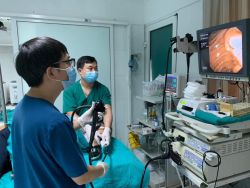Bác sĩ chẩn đoán viêm thực quản trào ngược, thủ phạm lại là dị vật - Bệnh viện Việt Đức