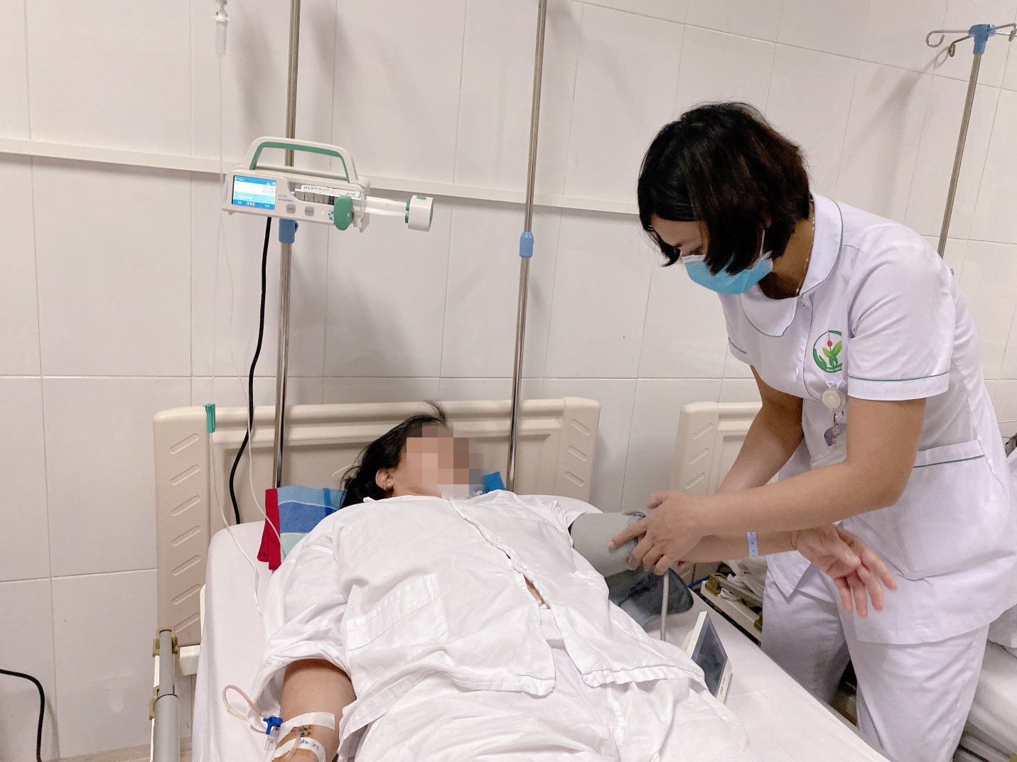 Bệnh viện Hữu nghị Việt Đức cứu sống hai người bệnh bị kẹt van nhân tạo
