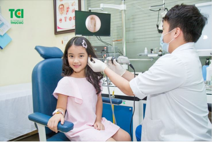 CON BỊ Ù TAI, BỐ MẸ TUYỆT ĐỐI KHÔNG NGÓ LƠ