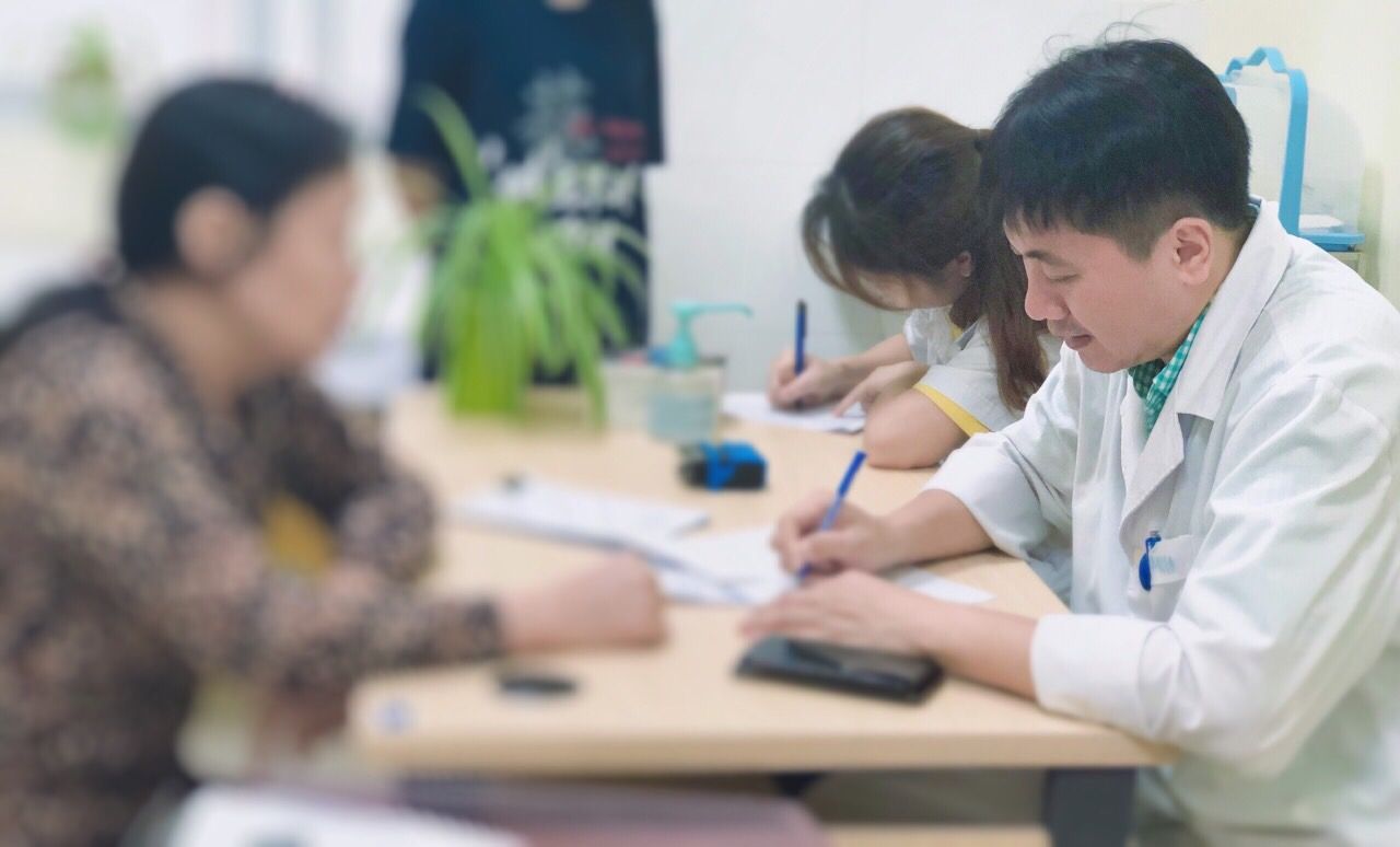 Đi ngoài phân đen, có nên lo lắng? - Bệnh viện Việt Đức