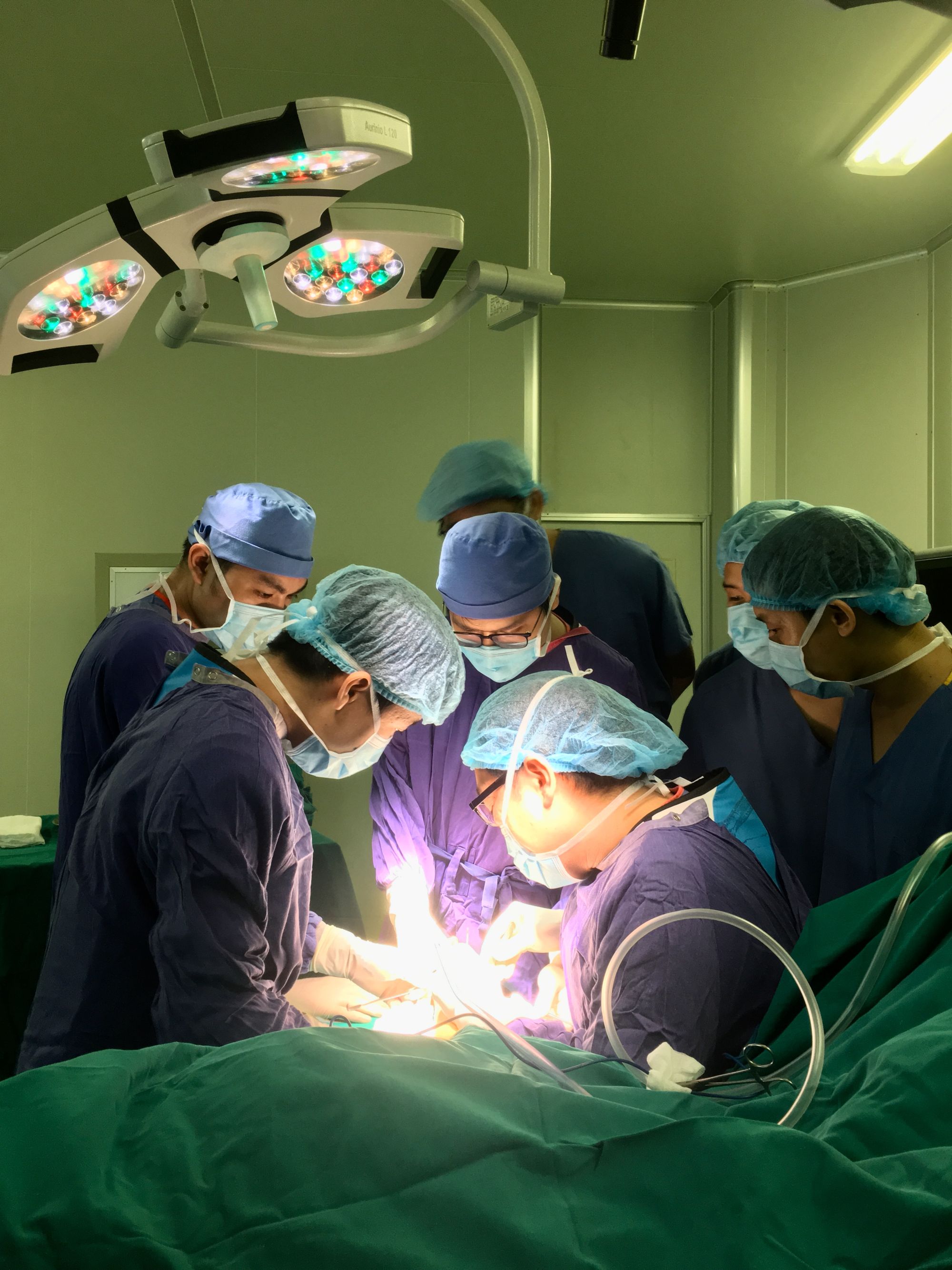 Ứng dụng vật liệu kim loại tự tiêu mới trong phẫu thuật gãy xương cho bệnh nhân - Bệnh viện Việt Đức