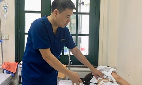 Mở đường hầm qua da tán sỏi trong thận người phụ nữ - Bệnh Viện Việt Đức