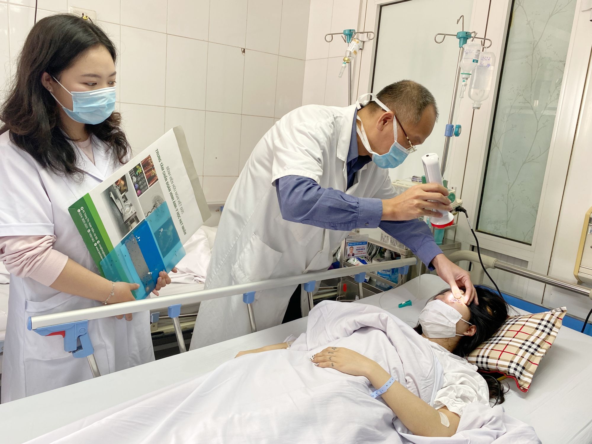 Nhờ bạn tiêm filler nâng mũi đón Tết, thiếu nữ 20 tuổi nhập viện cấp cứu vì mù mắt - Bệnh viện Việt Đức
