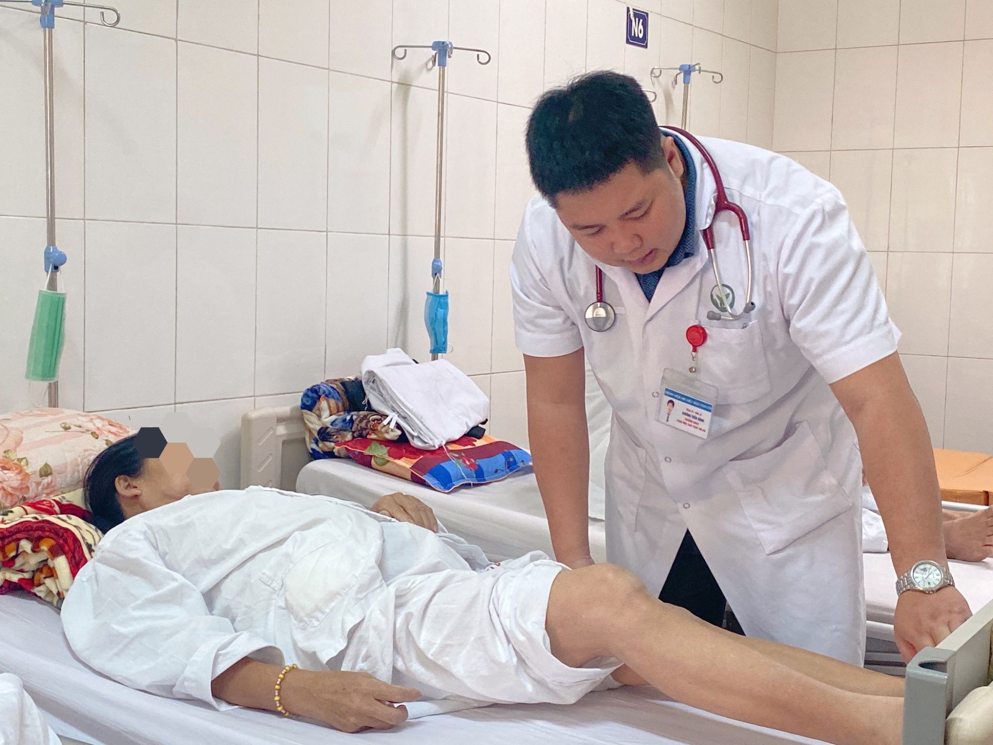 Đi giày cao gót khiến phụ nữ dễ mắc phải căn bệnh nguy hiểm này - Bệnh viện Việt Đức