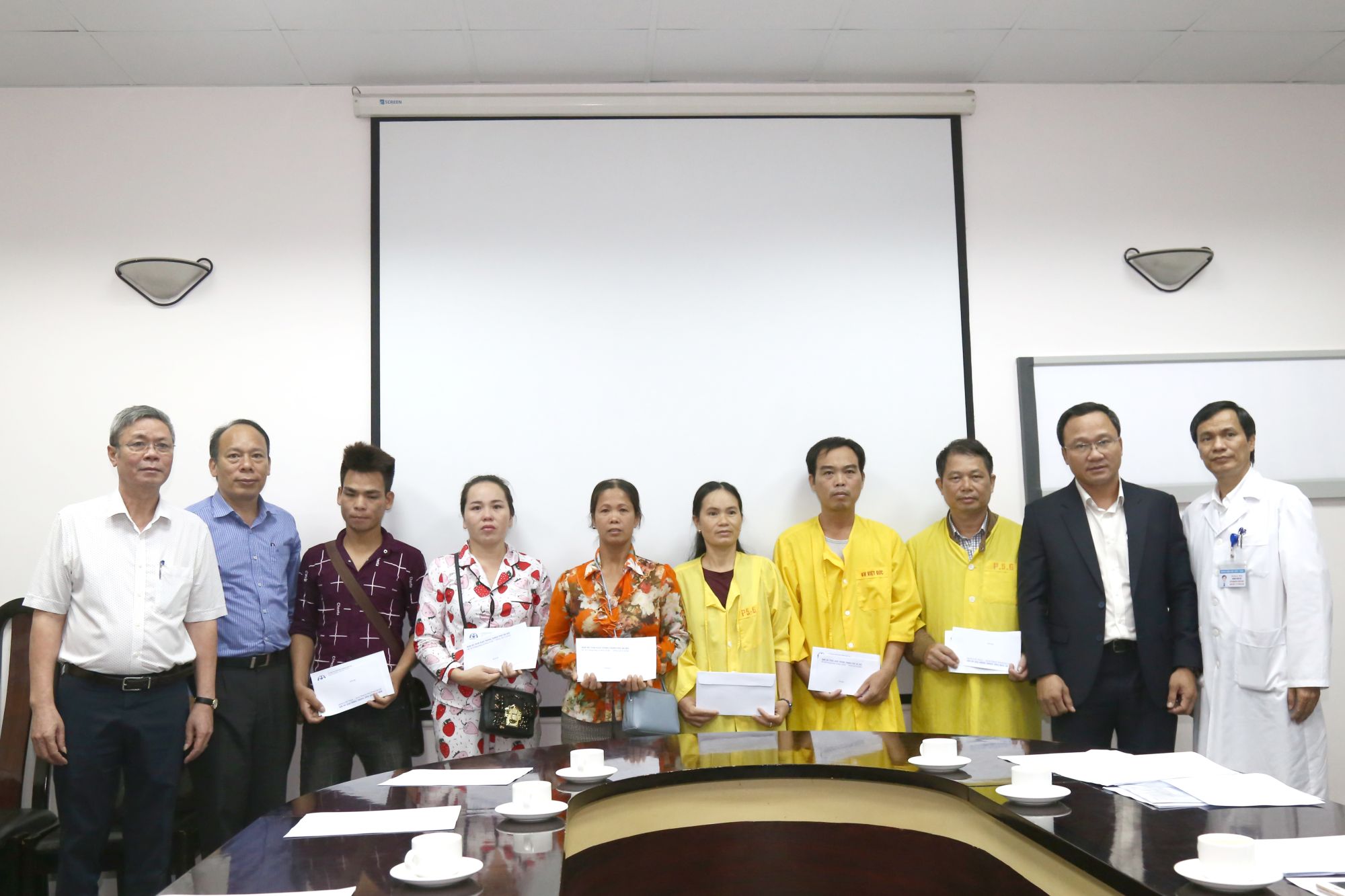 Ủy ban ATGT Quốc gia thăm hỏi, động viên người bệnh tai nạn giao thông tại Bệnh viện Hữu nghị Việt Đức