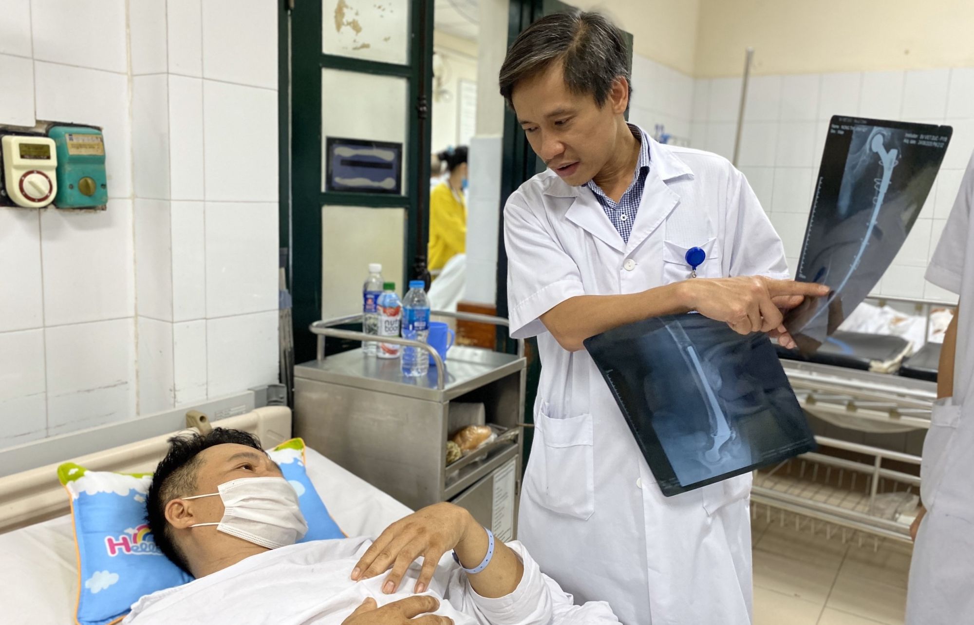 Sử dụng khớp háng nhân tạo dài nhất hiện nay cứu người bệnh mổ thay khớp háng tới lần thứ 3 - Bệnh viện Việt Đức