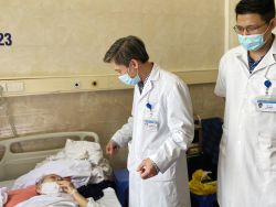 Thay khớp háng thành công cho người bệnh 85 tuổi suy thận mãn, huyết áp cao