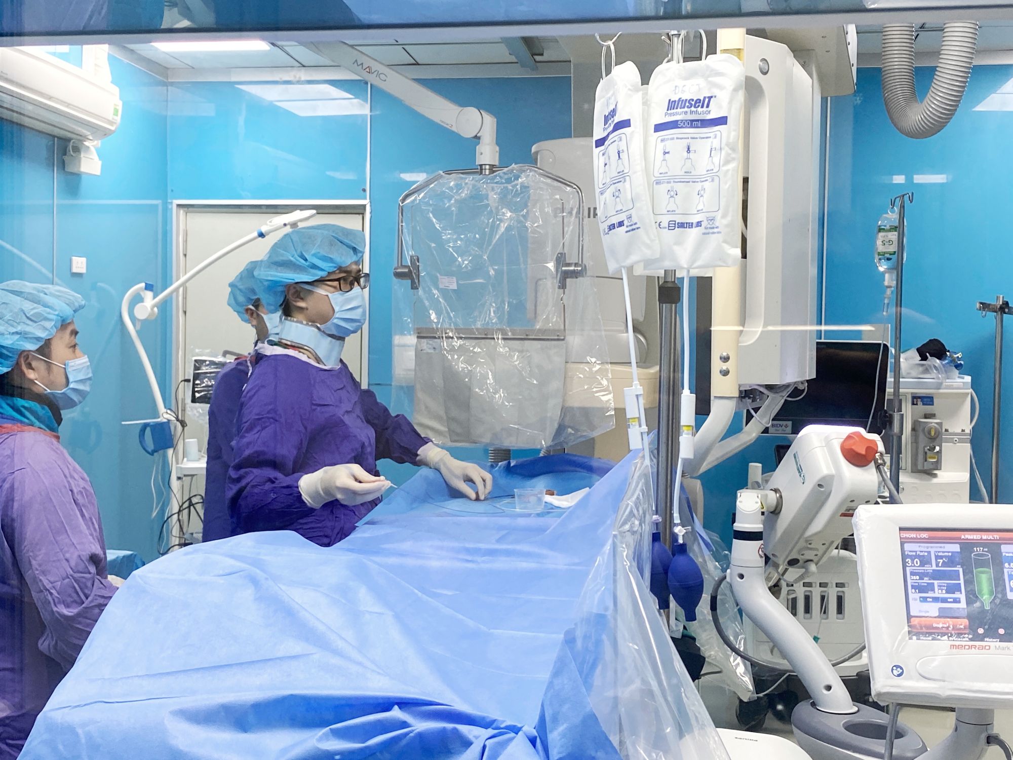 Can thiệp lấy huyết khối qua đường động mạch cứu bệnh nhân đột quỵ não - Bệnh viện Việt Đức