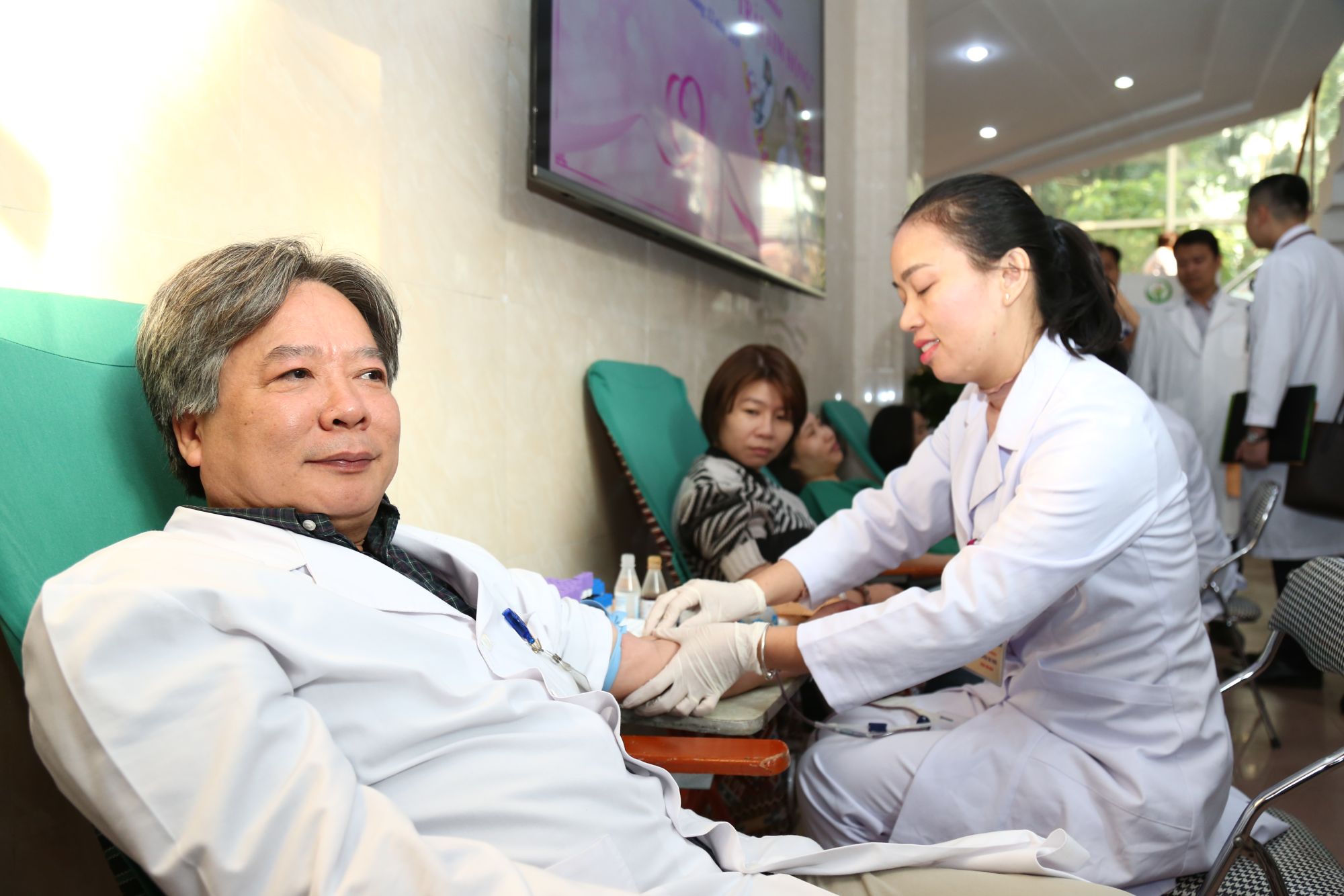 Nguồn máu cạn kiệt, bệnh viện ngoại khoa hàng đầu cả nước kêu gọi người dân hiến máu cứu người - Bệnh viện Việt Đức