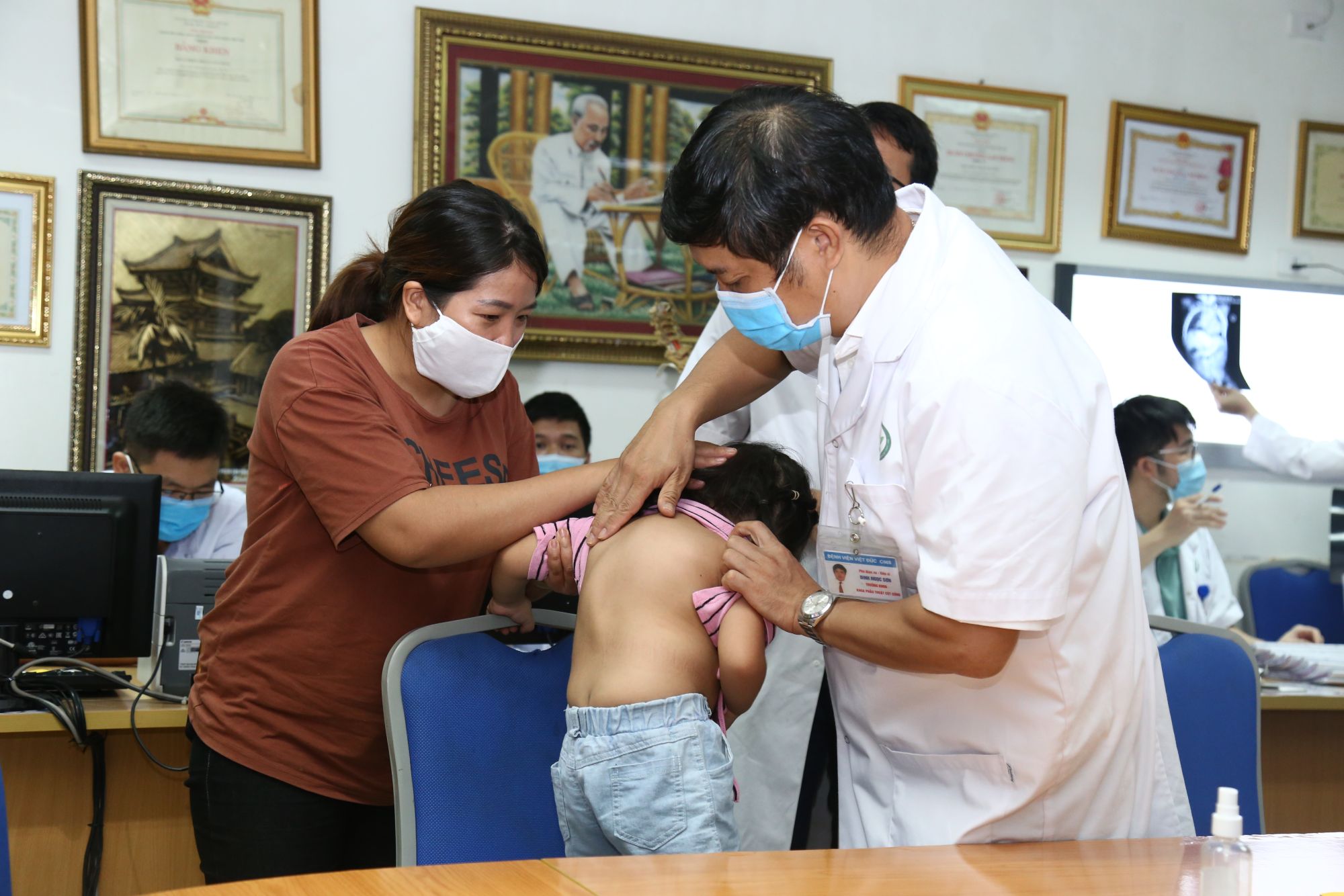 Gù cột sống – Bệnh lý thường gặp ở tuổi thiếu niên - Bệnh viện Việt Đức